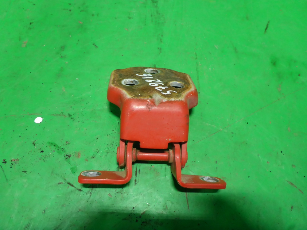 Петля двери передней правой верхняя