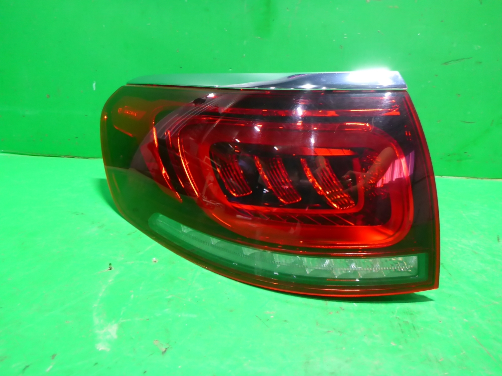 Фонарь задний наружный левый