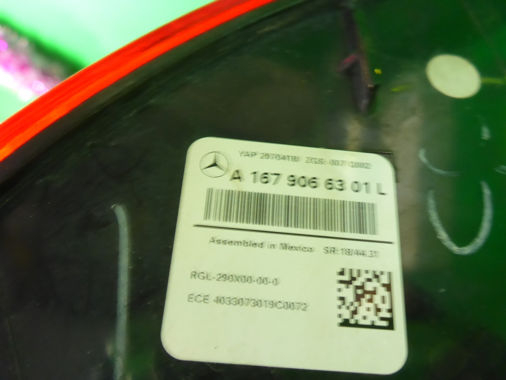 Фонарь задний наружный левый