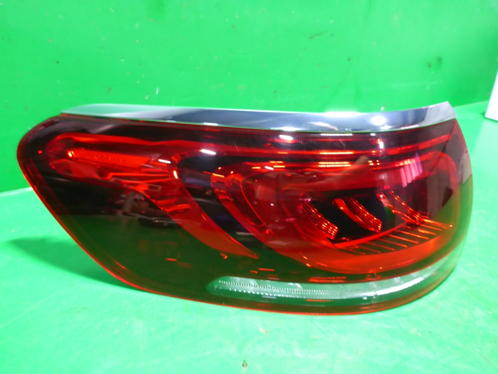 Фонарь задний наружный левый