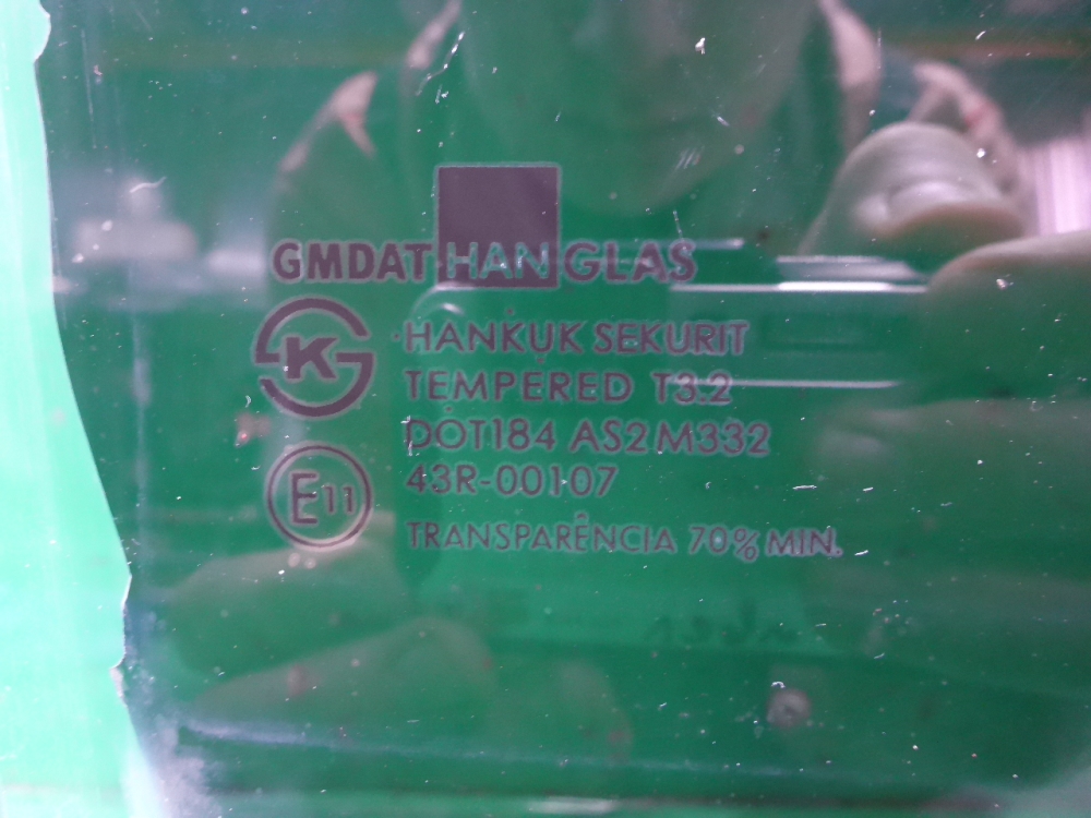 Стекло двери задней правой