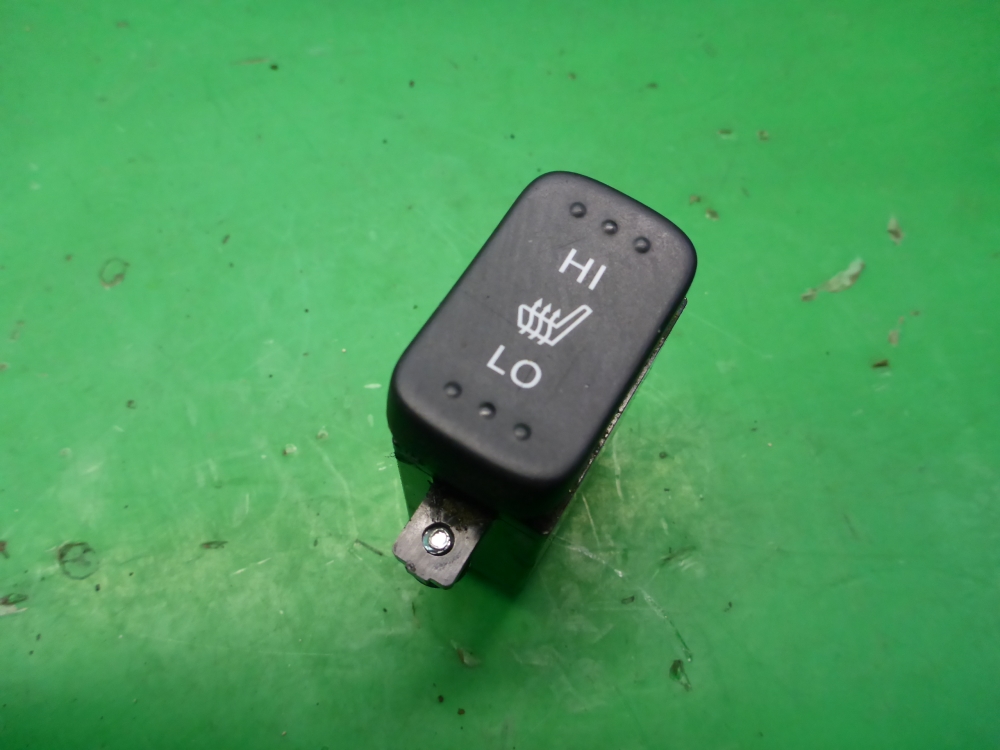 Кнопка обогрева сидений