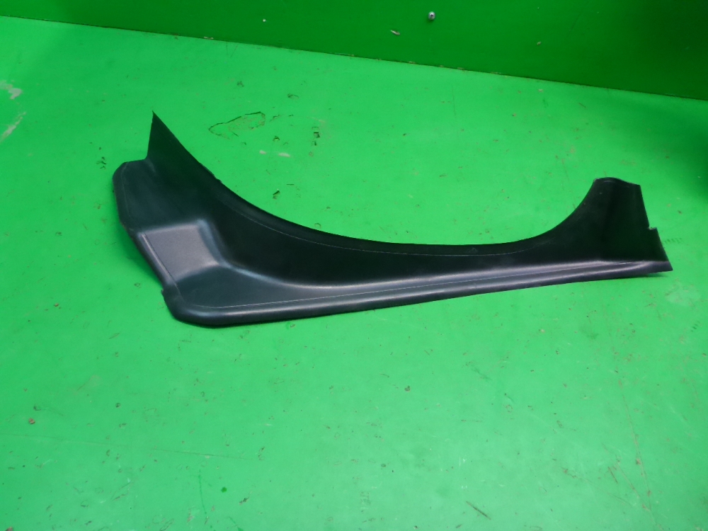 Накладка заднего крыла правого