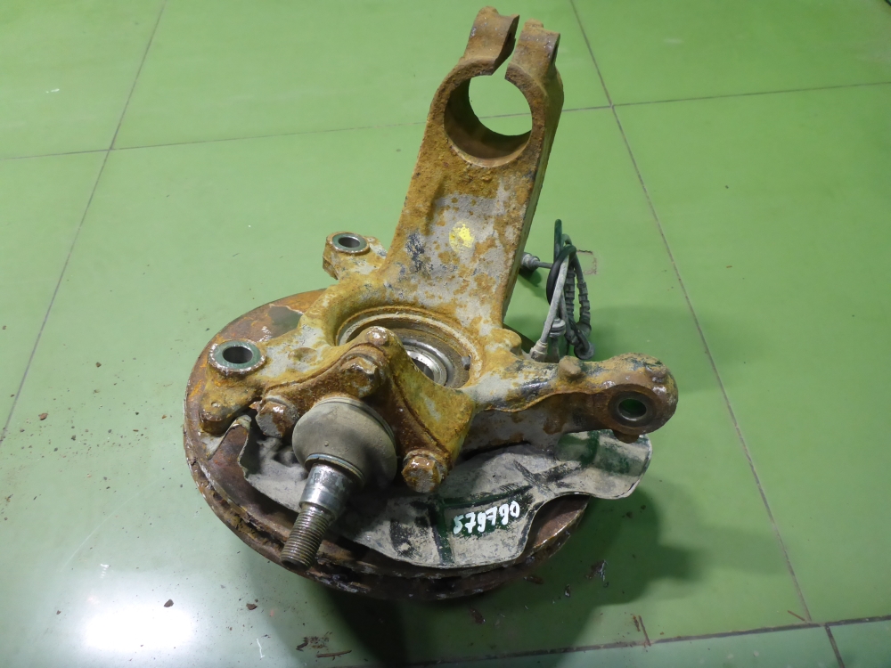 Кулак поворотный передний правый