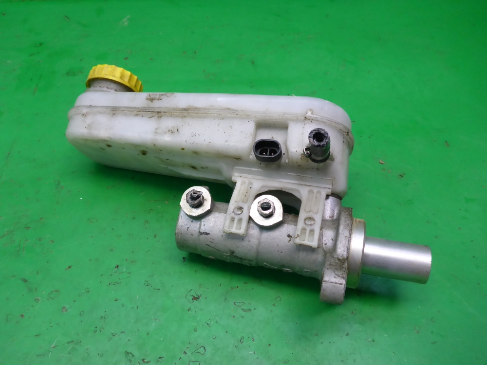 Цилиндр тормозной главный