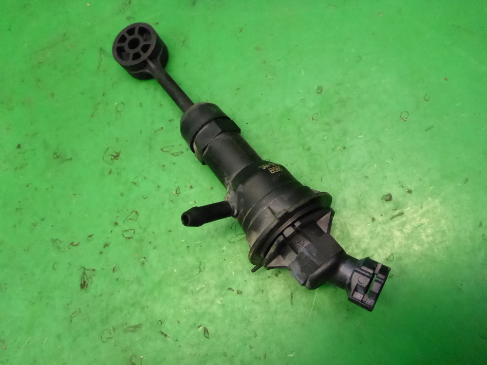 Цилиндр сцепления главный