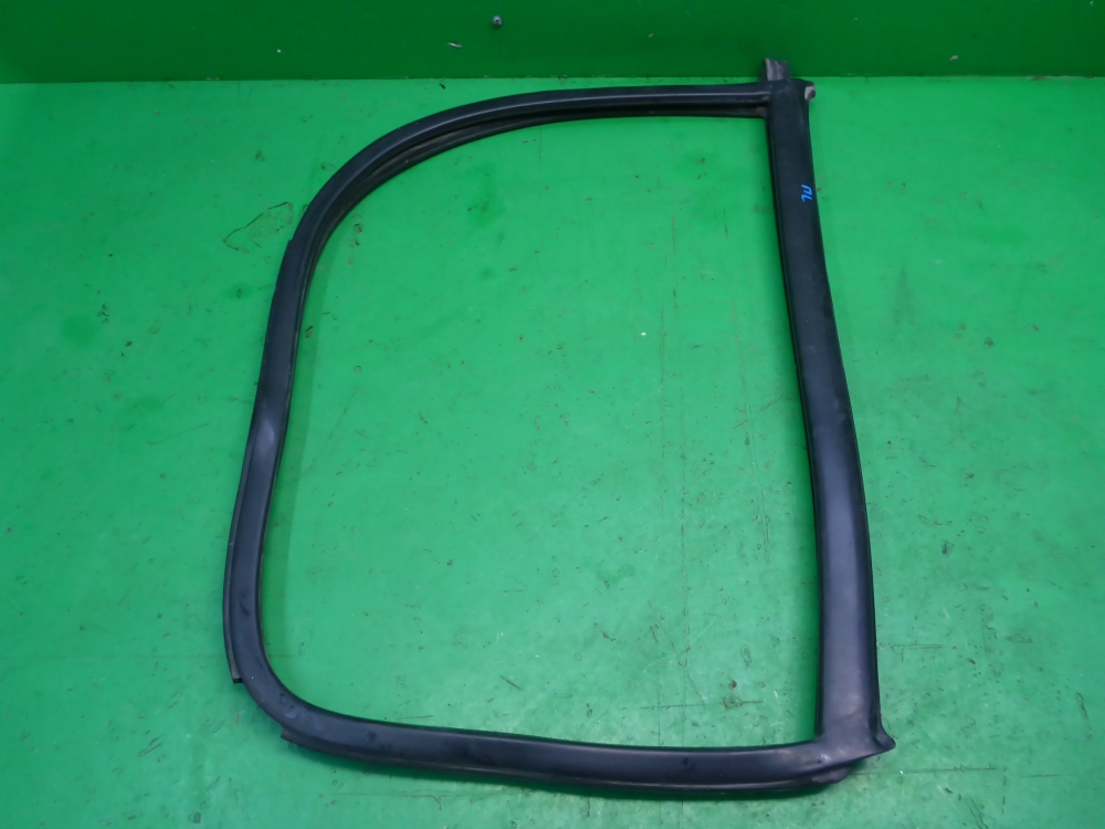 Уплотнитель стекла двери