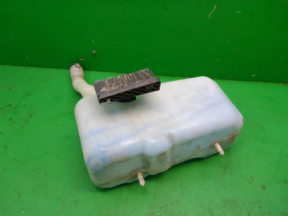 Бачок омывателя лобового стекла