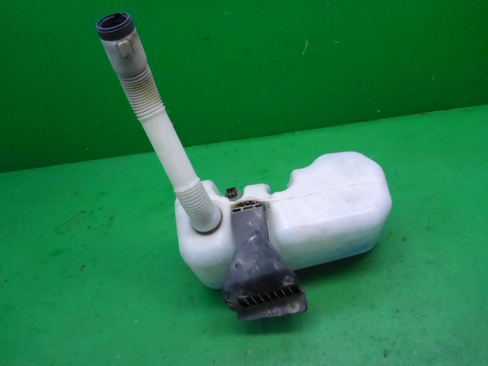 Бачок омывателя лобового стекла