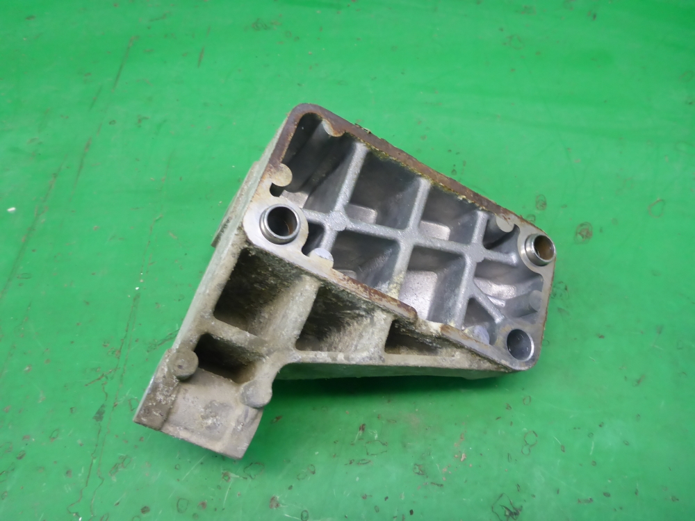 Кронштейн двигателя передний