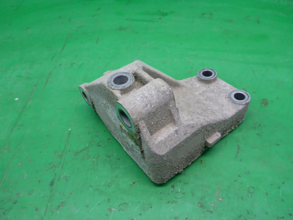 Кронштейн двигателя передний