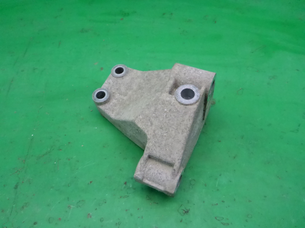 Кронштейн двигателя передний