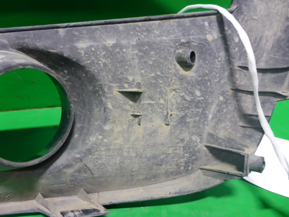 Рамка противотуманной фары правой