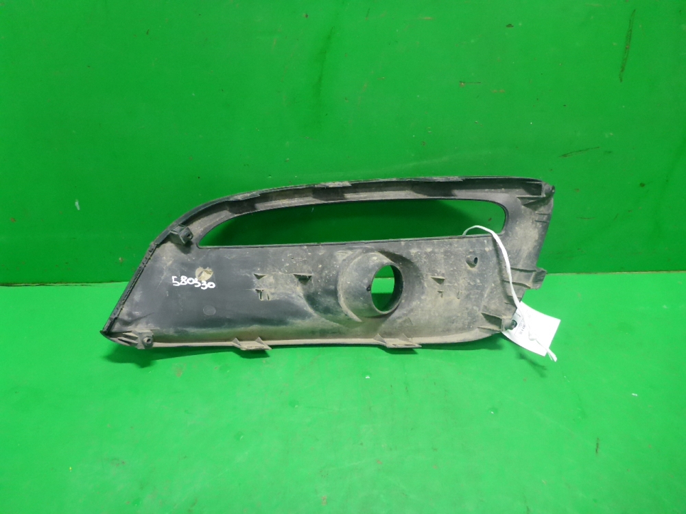 Рамка противотуманной фары правой