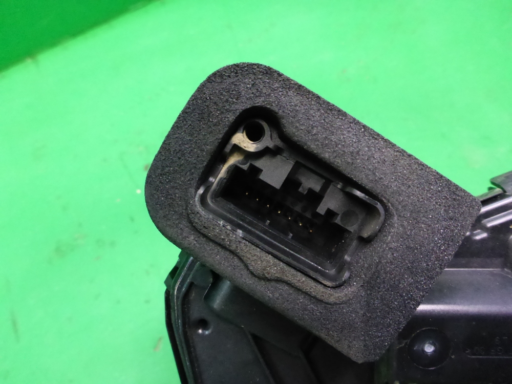 Замок двери задней левой