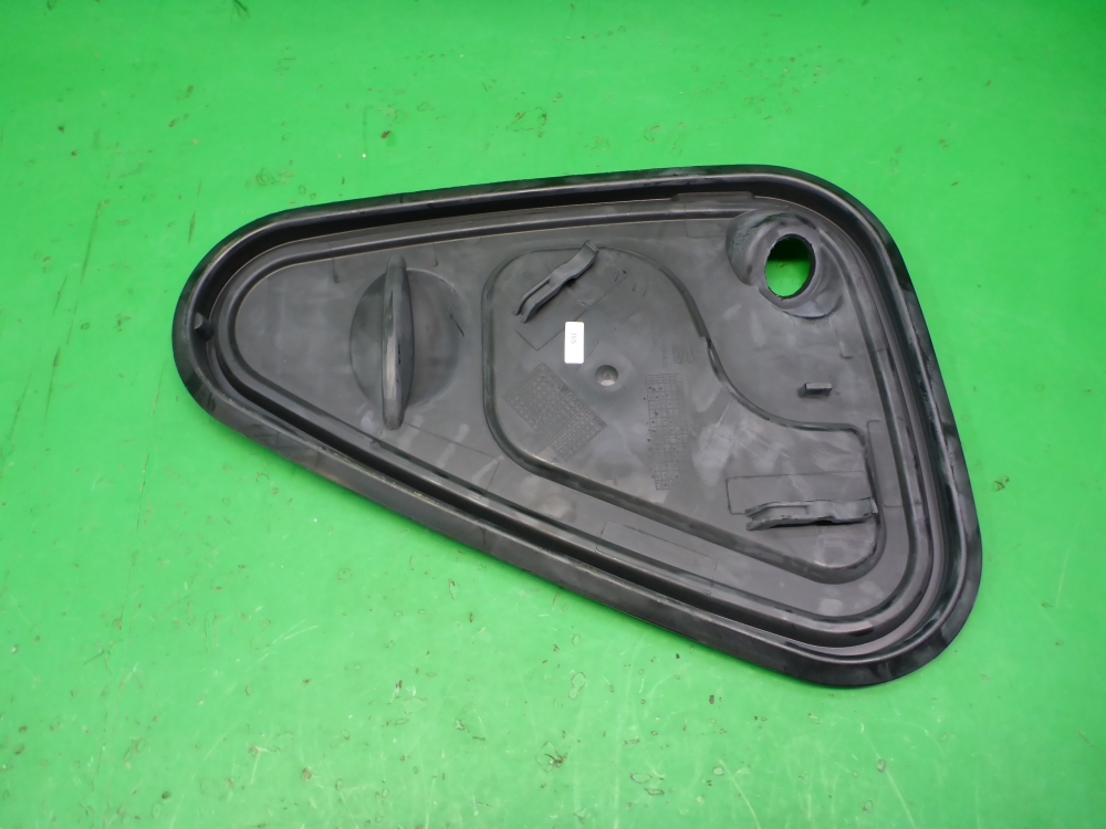 Обшивка двери передней левой