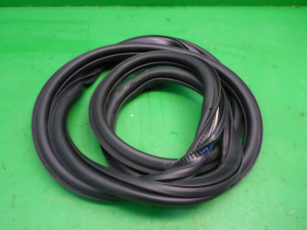 Уплотнитель двери