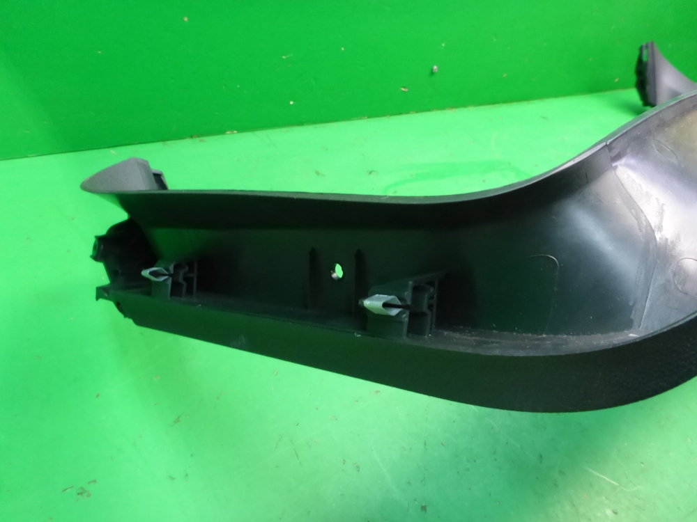 Обшивка двери багажника