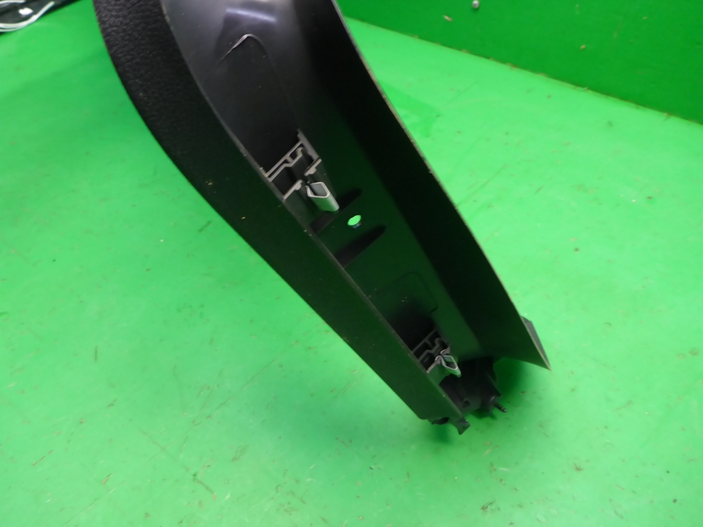 Обшивка двери багажника