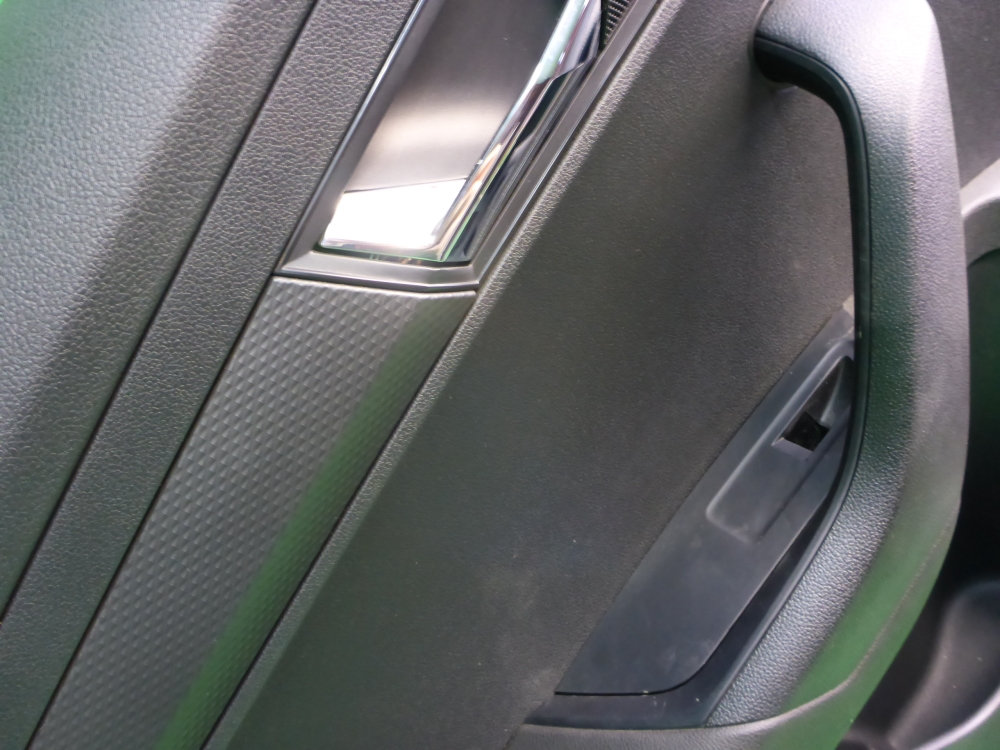 Обшивка двери задней левой