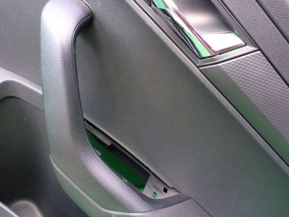 Обшивка двери задней правой