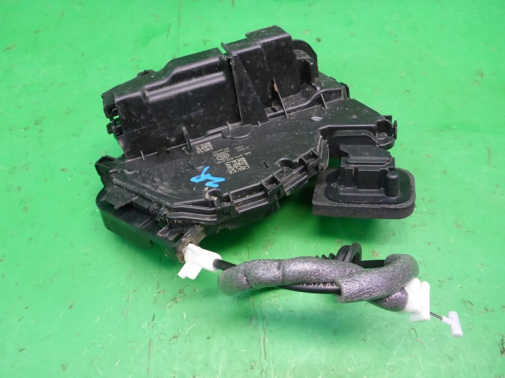 Замок двери задней правой