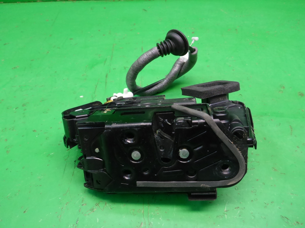 Замок двери задней правой