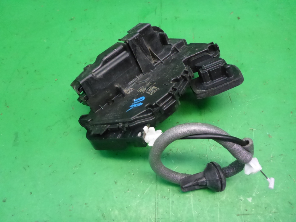 Замок двери передней правой