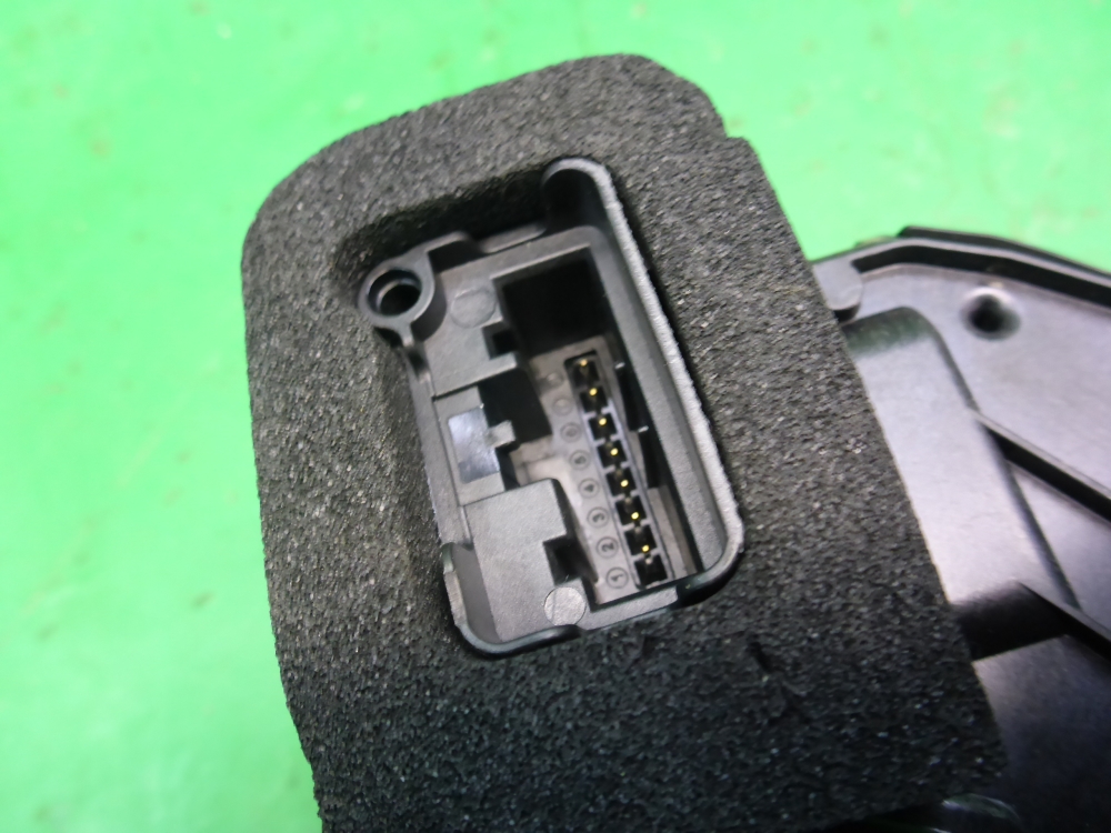 Замок двери передней правой