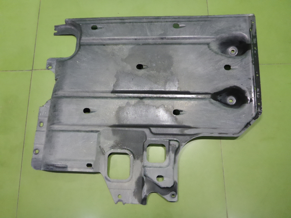 Защита антигравийная правая