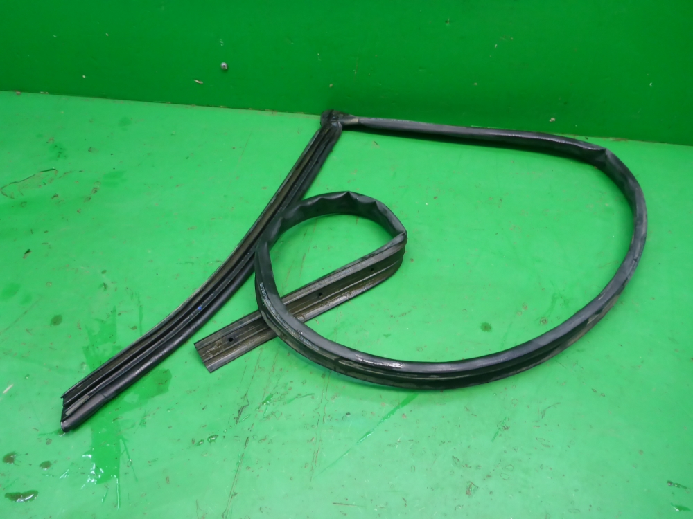 Уплотнитель двери