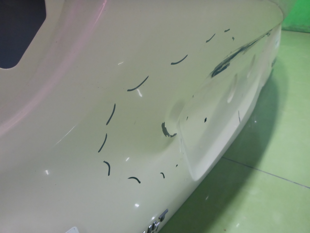 Дверь багажника