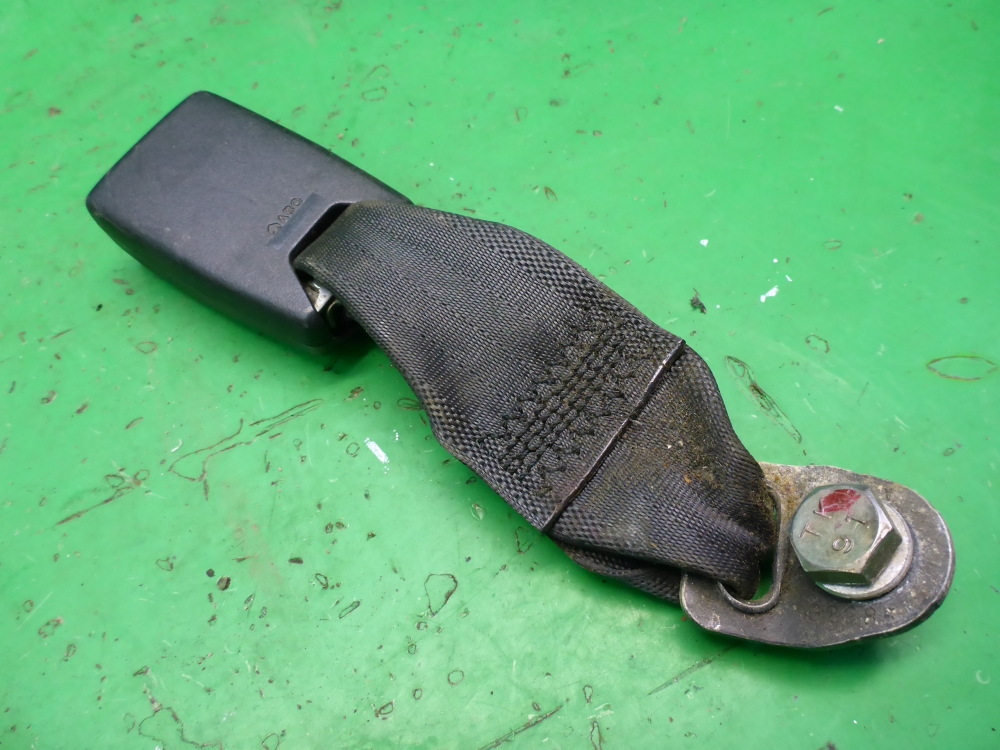 Ответная часть ремня безопасности