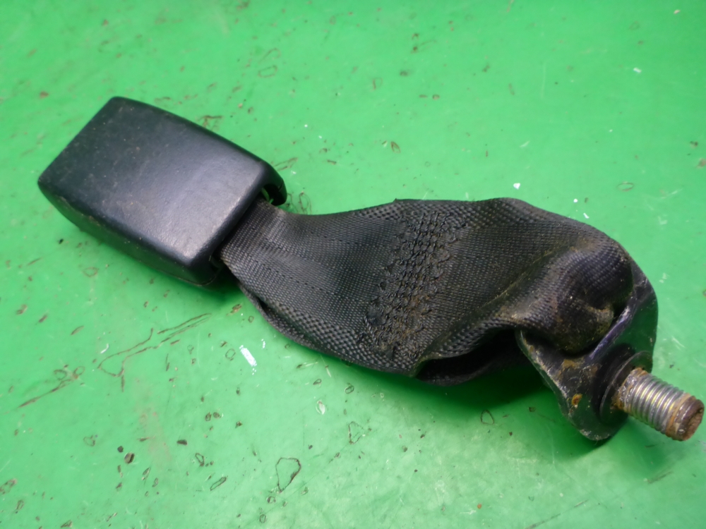 Ответная часть ремня безопасности