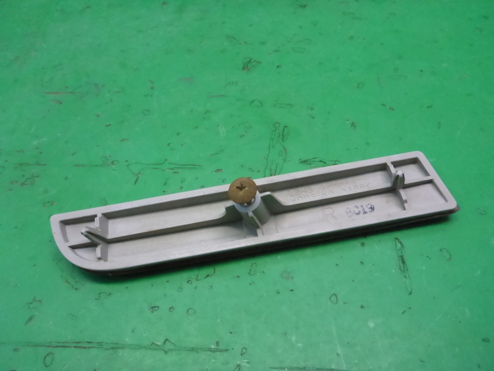 Отражатель в бампер задний правый