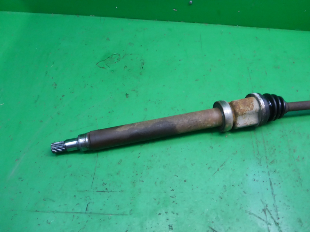 Полуось передняя правая