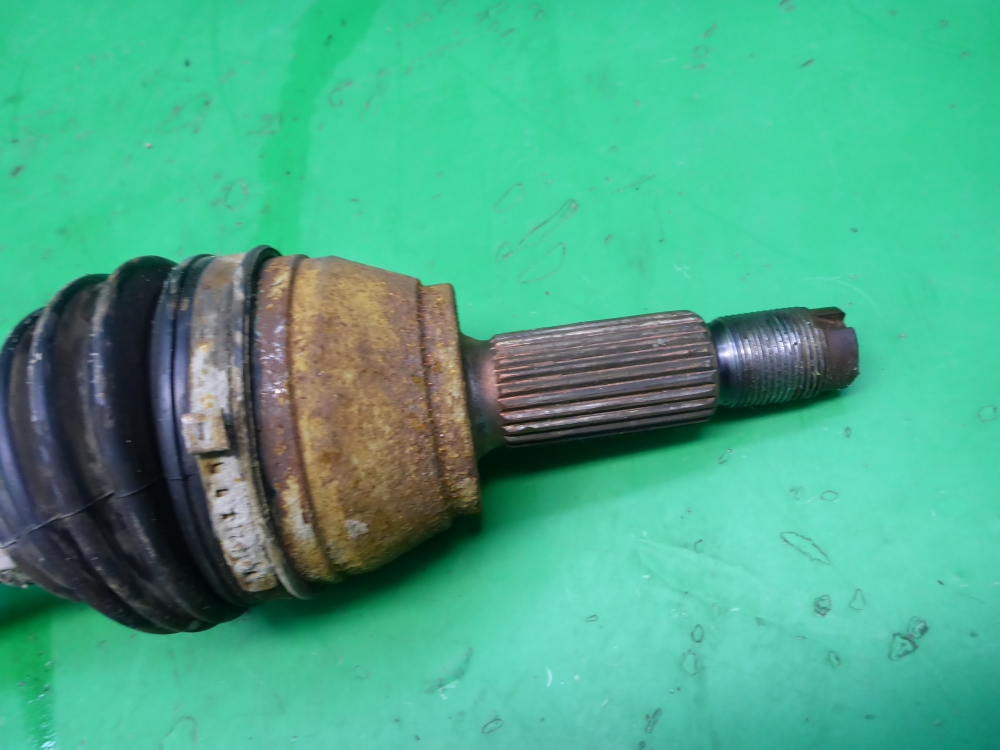 Полуось передняя правая