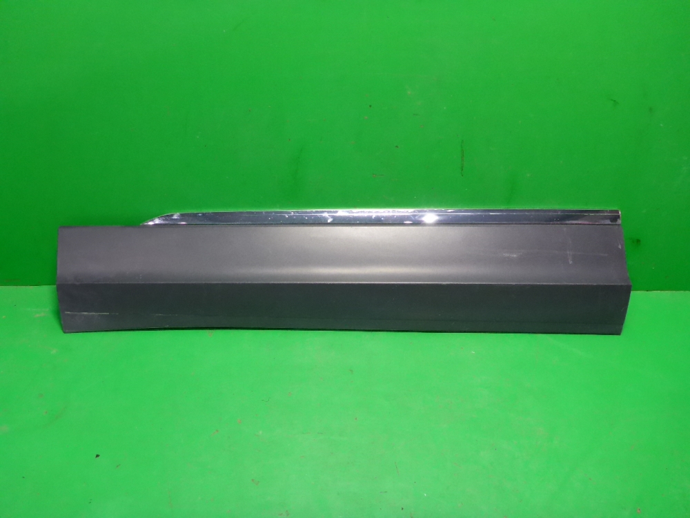 Накладка двери передней левой