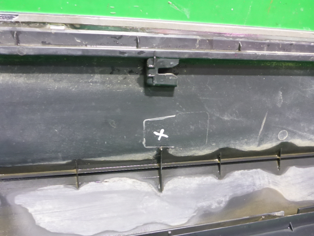 Накладка двери передней левой