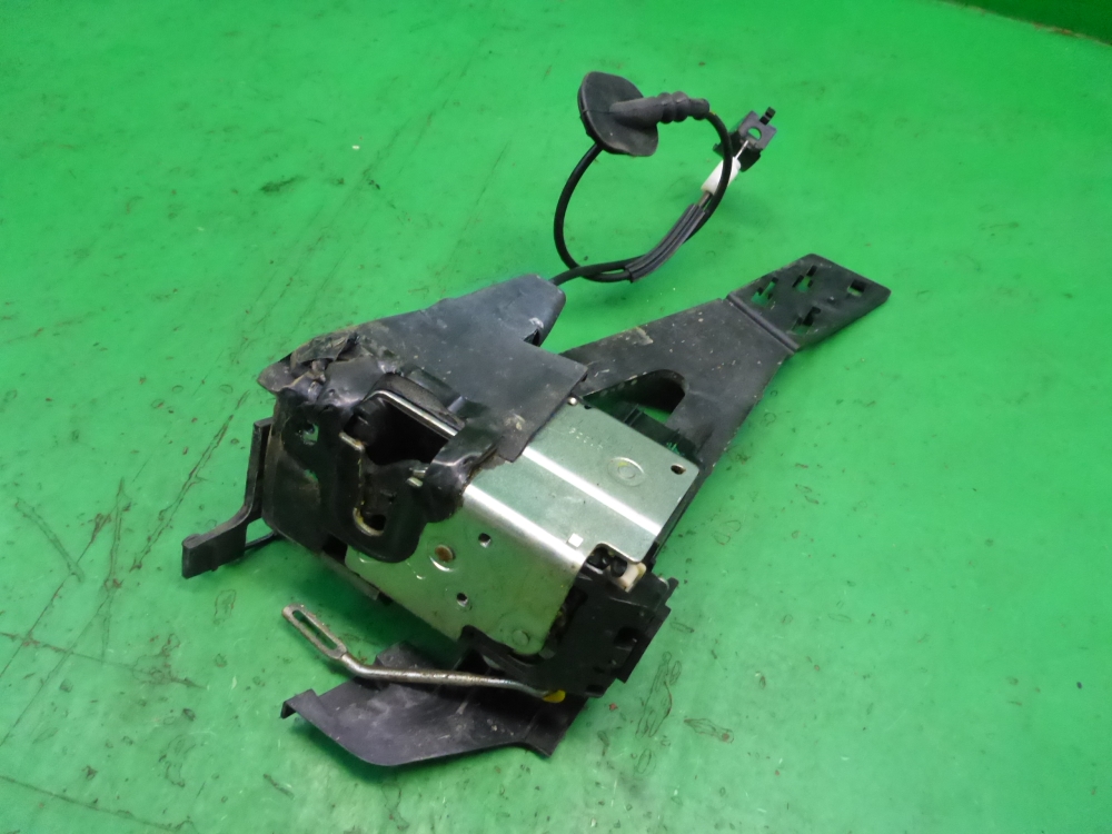 Замок двери задней левой