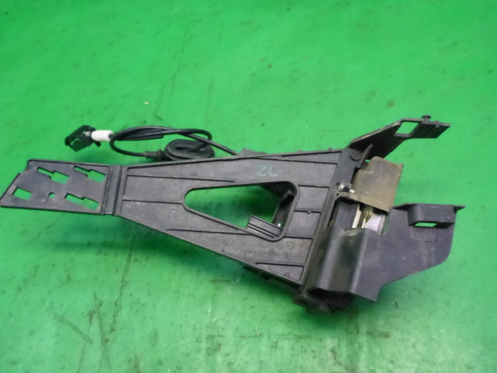 Замок двери задней левой