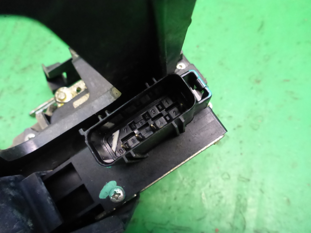 Замок двери задней левой