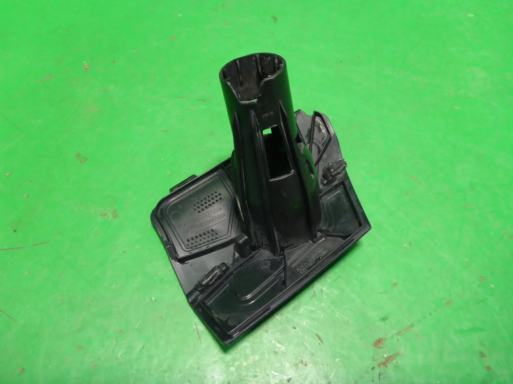 Кронштейн форсунки омывателя фары