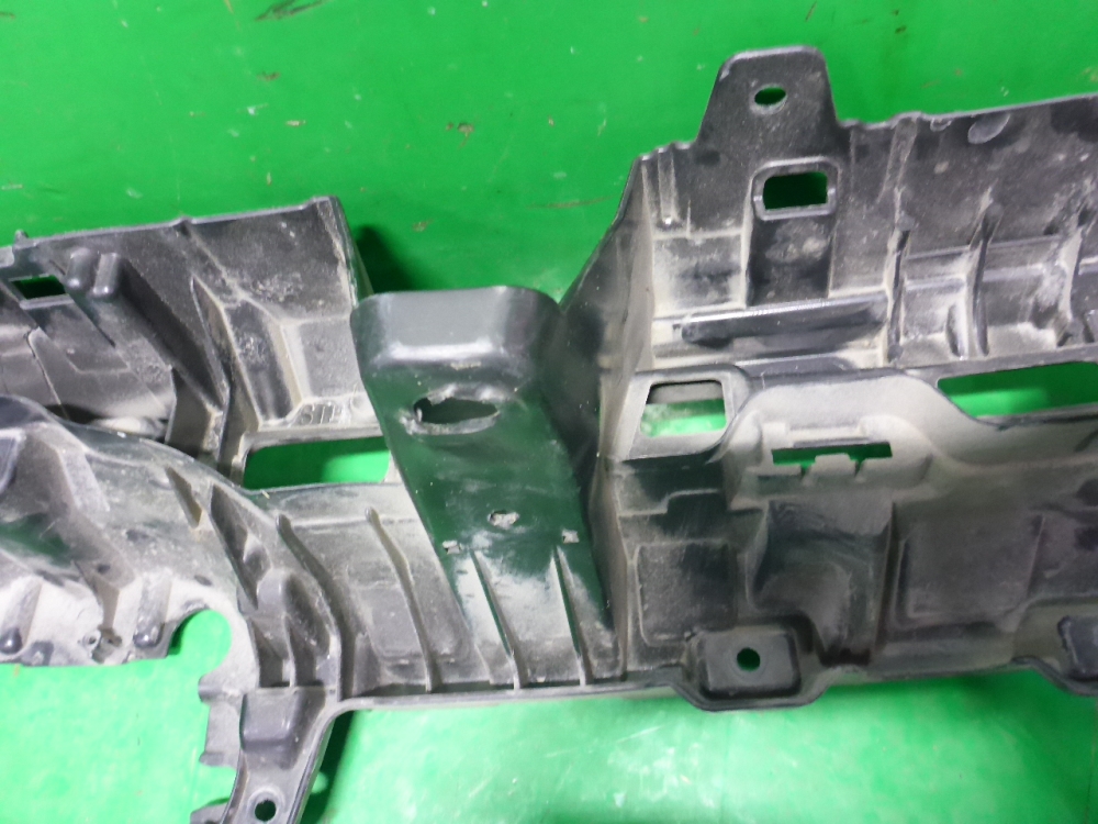 Кронштейн переднего бампера