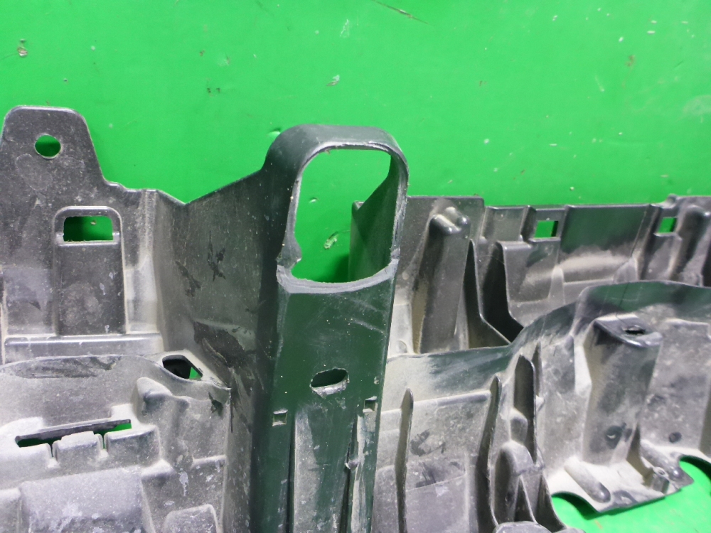 Кронштейн переднего бампера