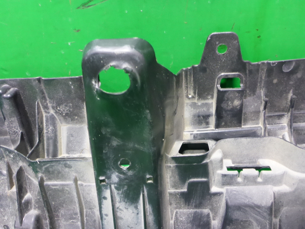 Кронштейн переднего бампера