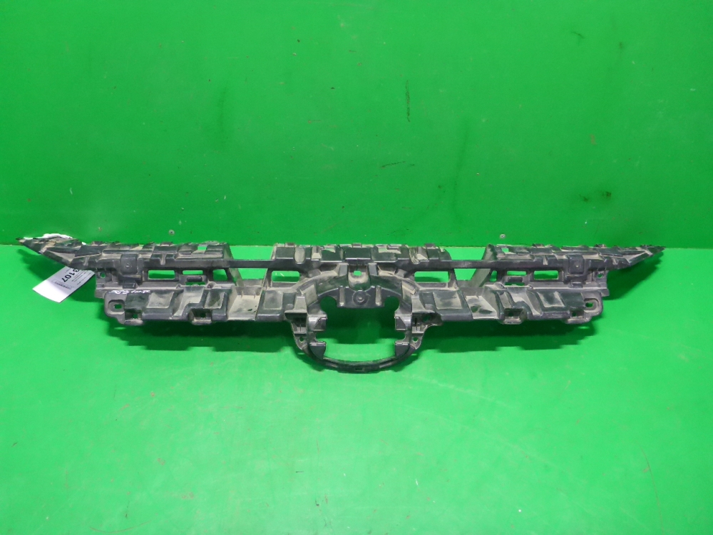 Кронштейн переднего бампера