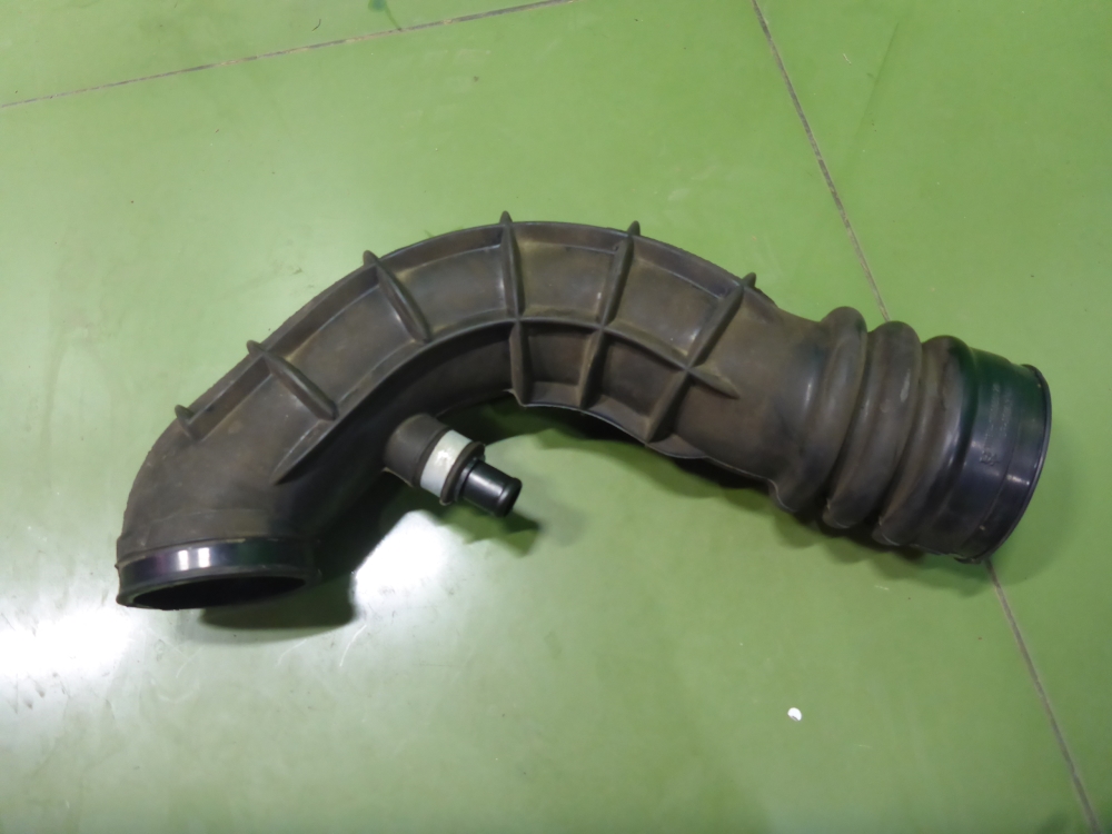 Патрубок воздушного фильтра