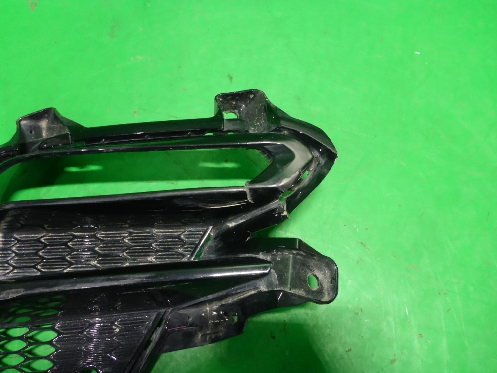 Решетка в бампер правая