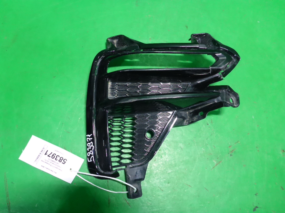 Решетка в бампер правая